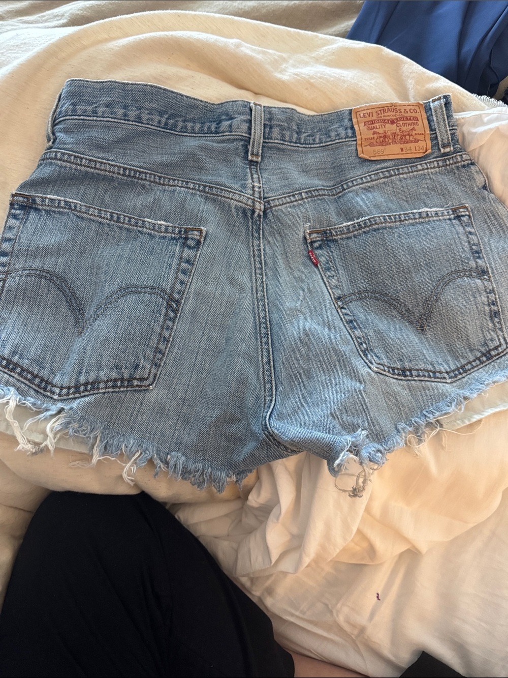 Levi’s 569 Loose Straight Cutoff Denim Shorts W34 Distressed Raw Hem Blue Jeans - Picture 9 of 11